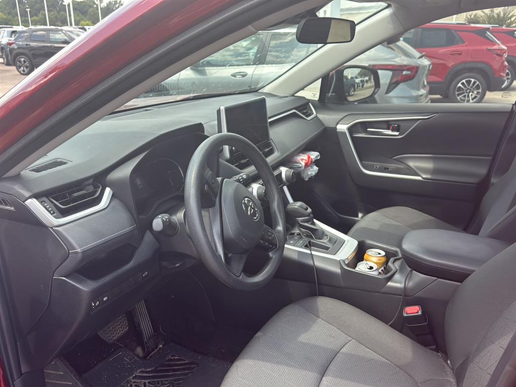 2024 Toyota RAV4 XLE photo 5