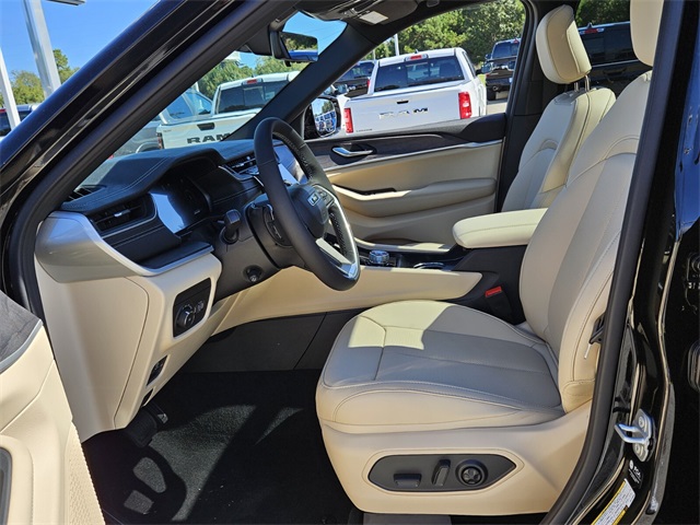 2025 Jeep Grand Cherokee Limited photo 6