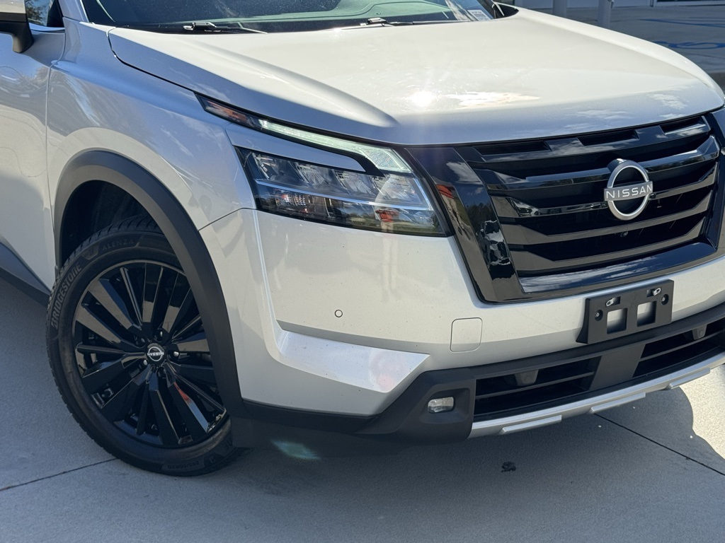 2022 Nissan Pathfinder SL photo 4