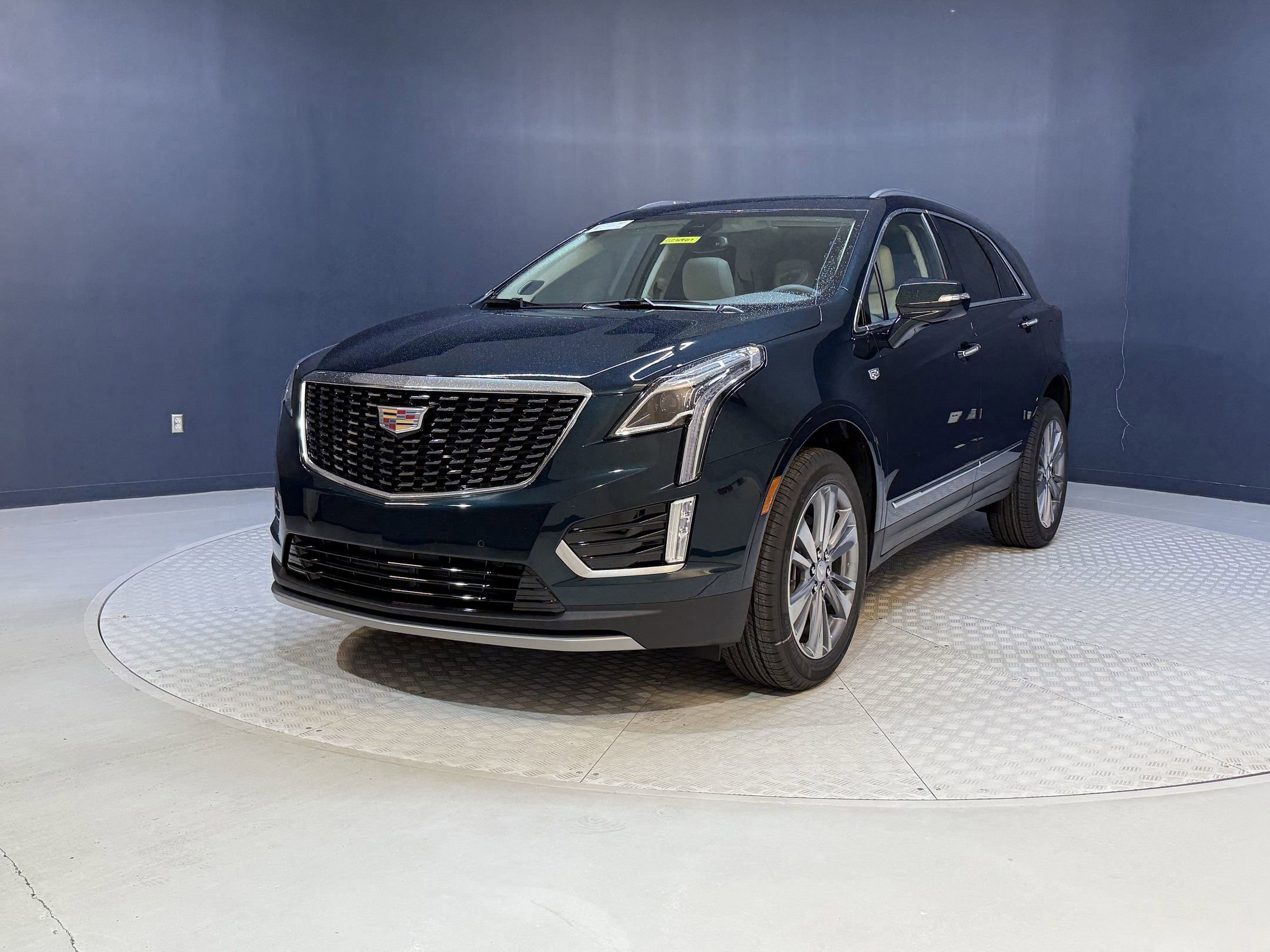 2025 Cadillac XT5 Premium Luxury photo 2