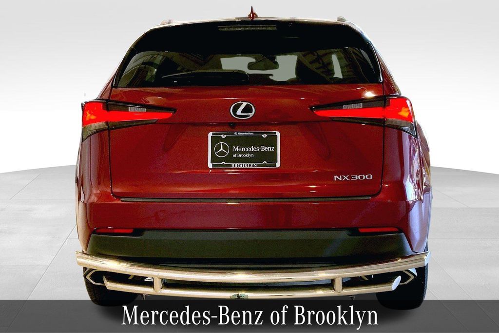 2019 Lexus NX 300 Luxury photo 4