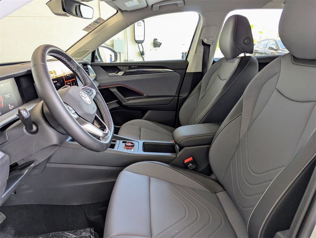 2025 Volkswagen Tiguan SE photo 13