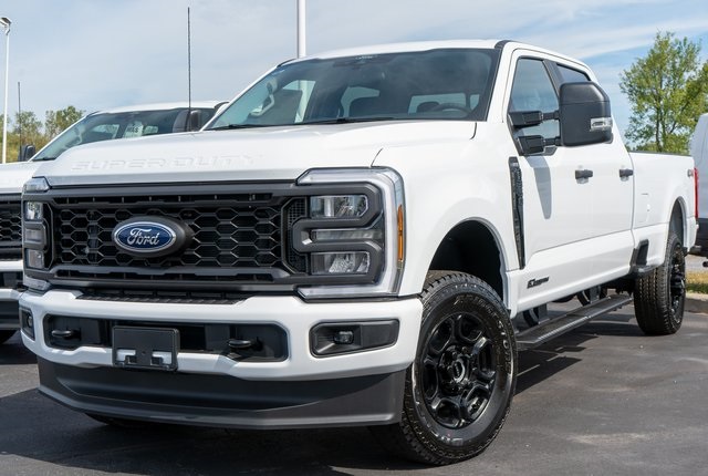 2026 Ford F-350 Super Duty XL's photo