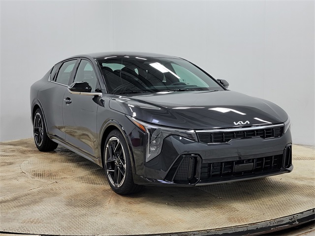 2025 Kia K4 GT-Line photo 2