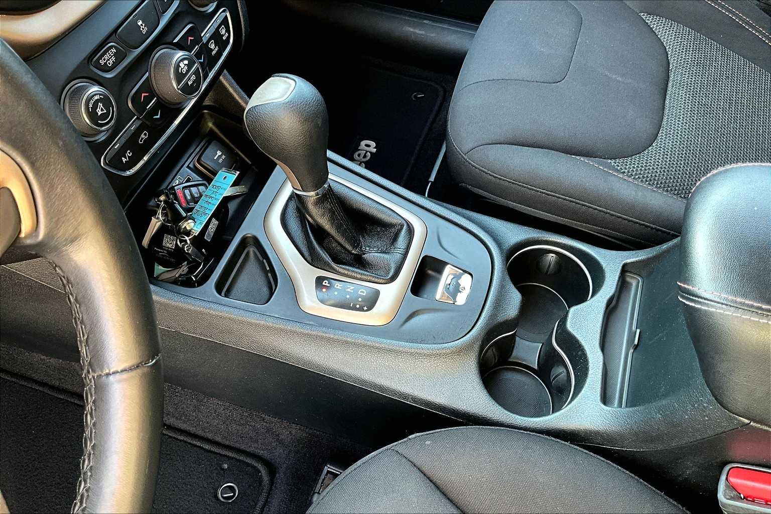 2016 Jeep Cherokee 80th Anniversary Edition photo 14