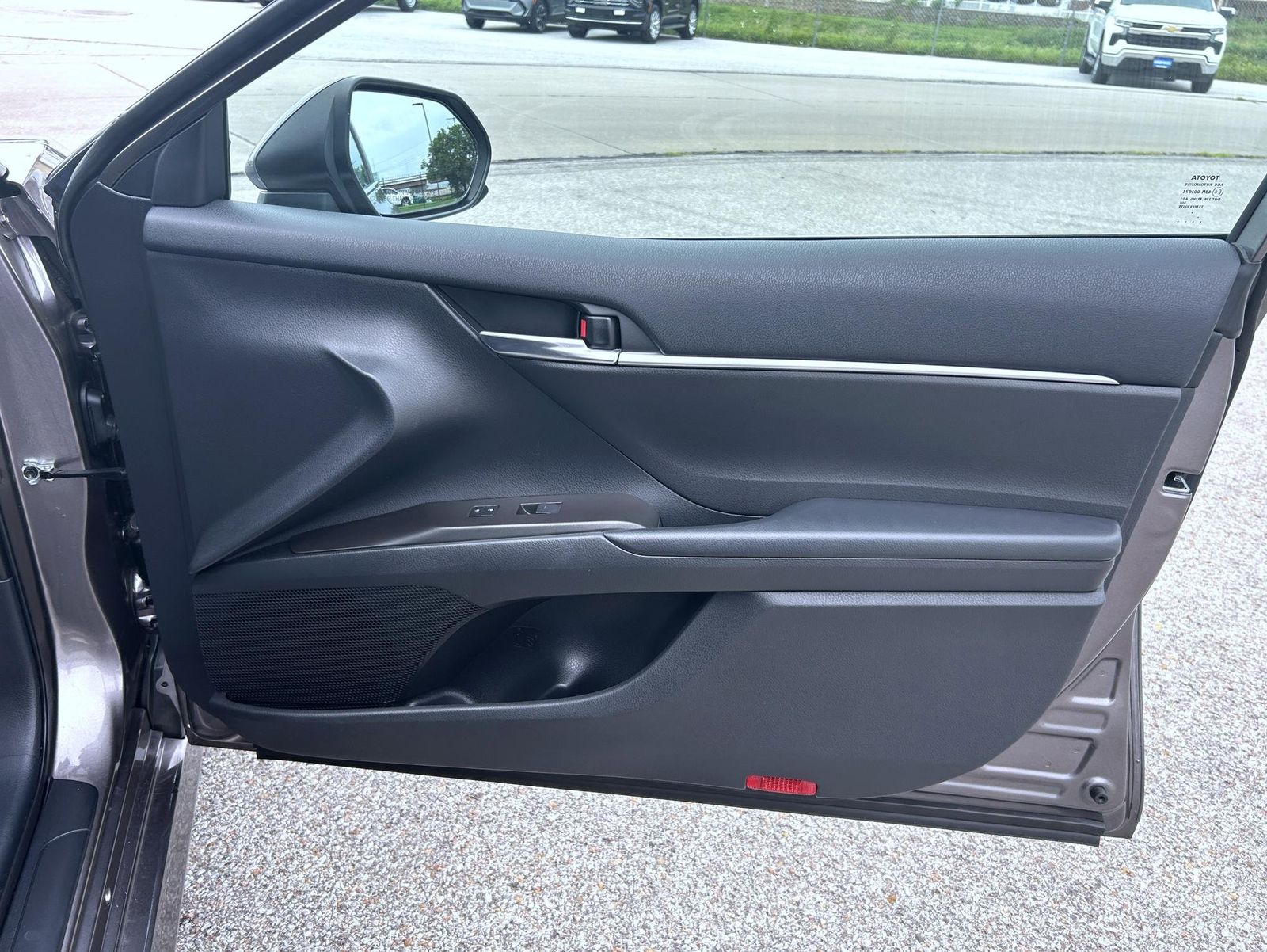 2022 Toyota Camry Hybrid LE photo 11