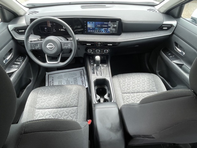 2025 Nissan Kicks SV photo 12