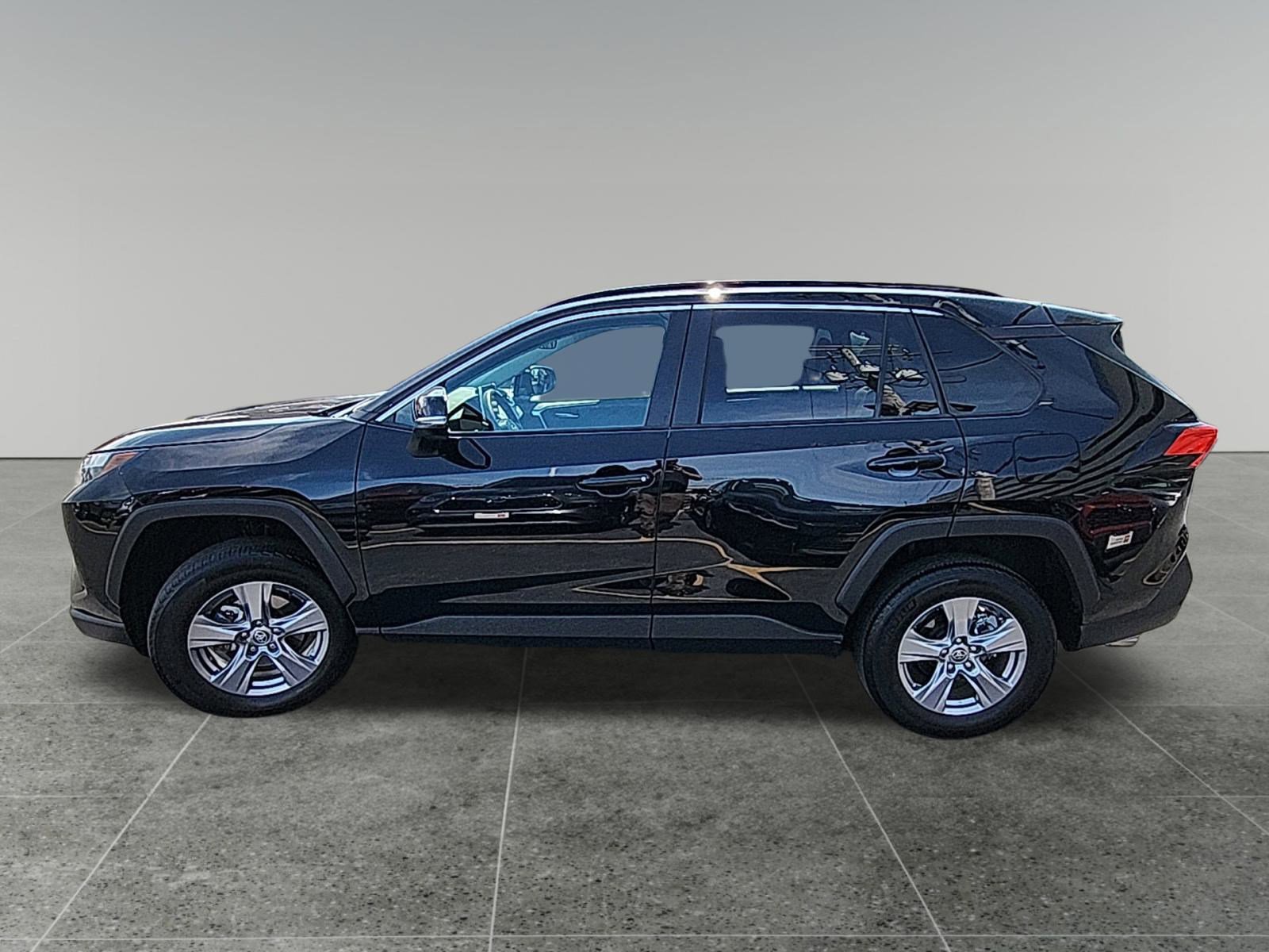 2025 Toyota RAV4 XLE photo 2