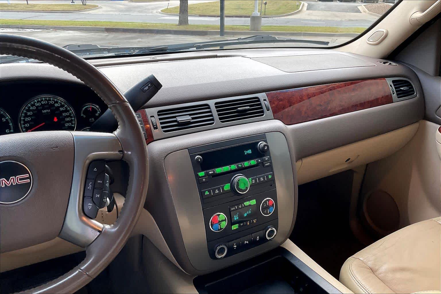 2012 Gmc Yukon SLE photo 3