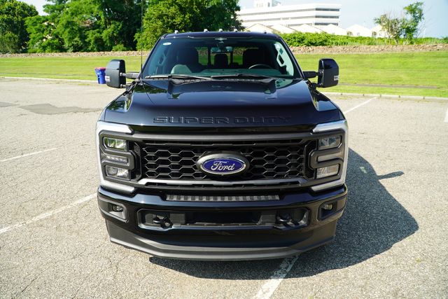 2023 Ford F-250 Lariat photo 2