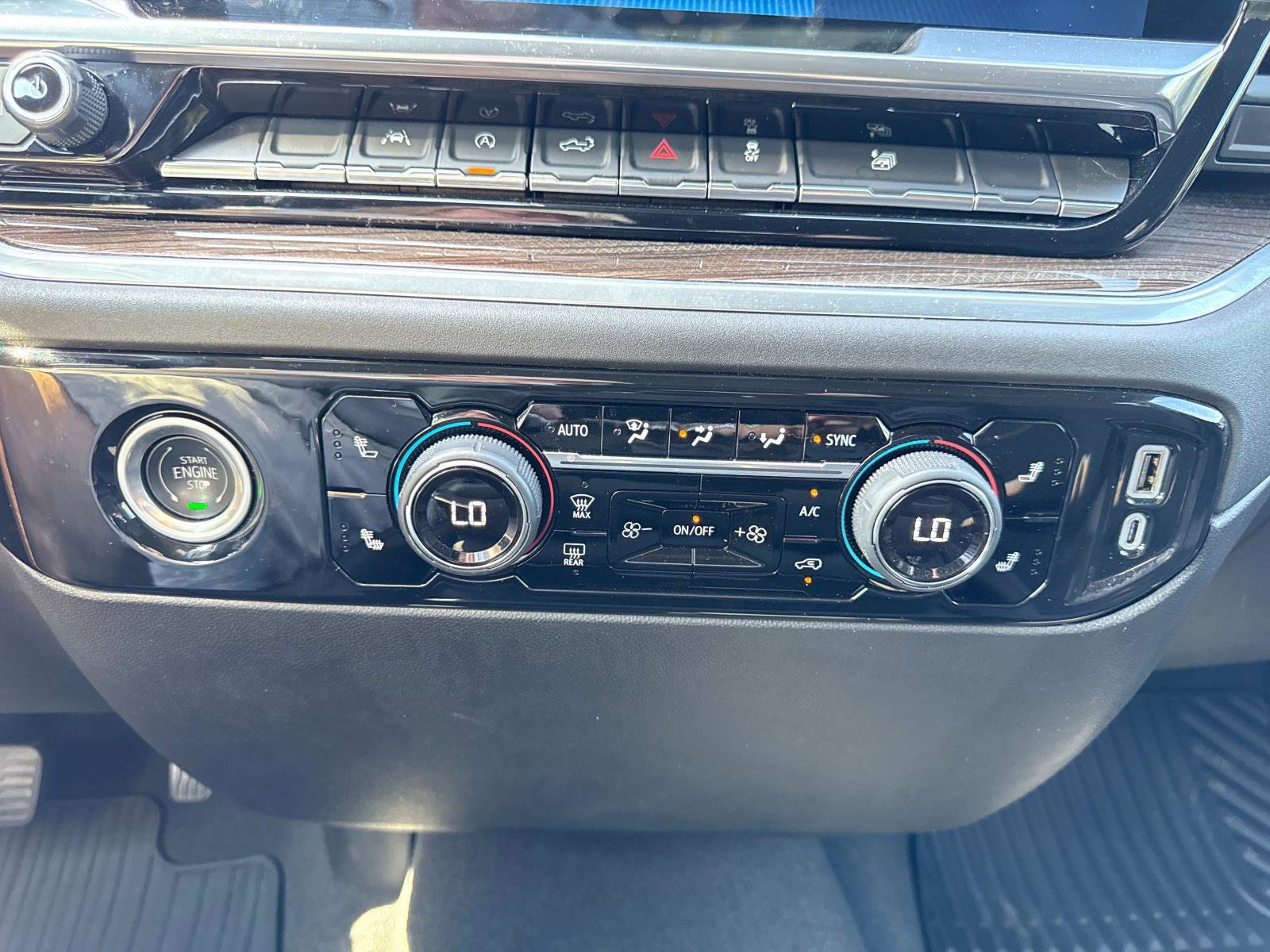 2024 Chevrolet Silverado 1500 RST photo 29