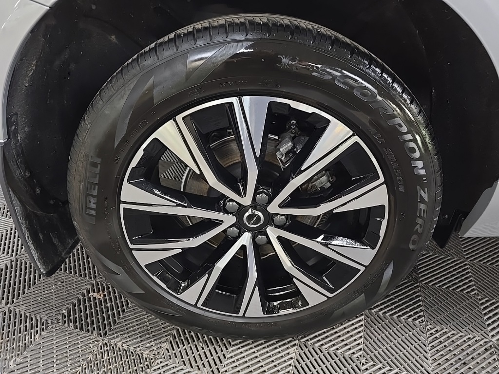 2023 Volvo XC60 B5 Core photo 13