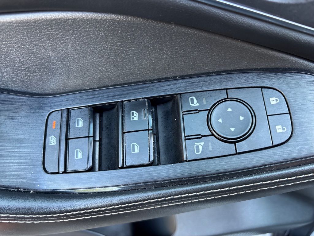 2021 Nissan Rogue SV photo 13