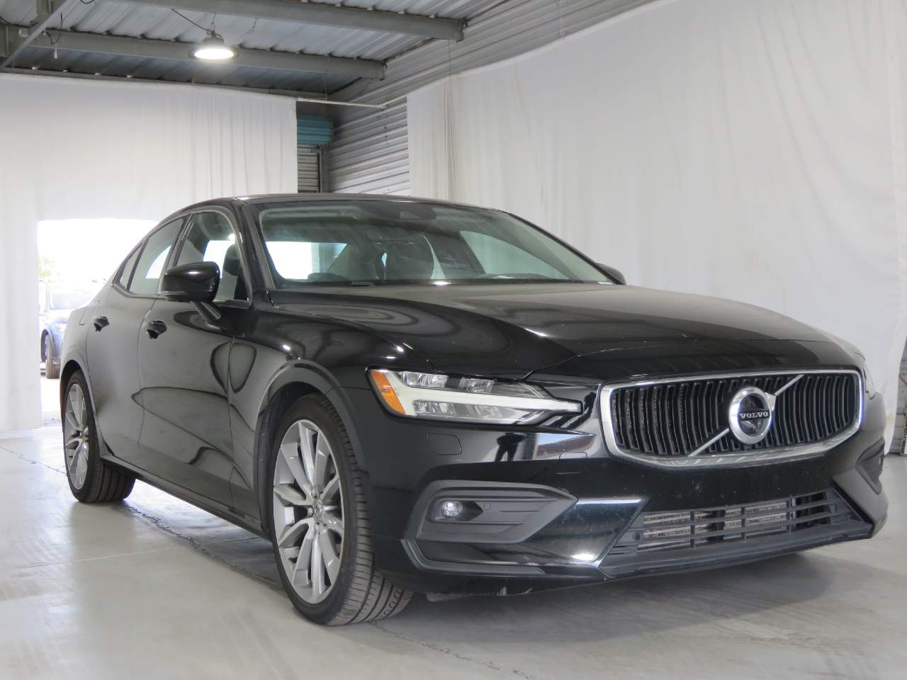 2019 Volvo S60 T5 Momentum photo 3