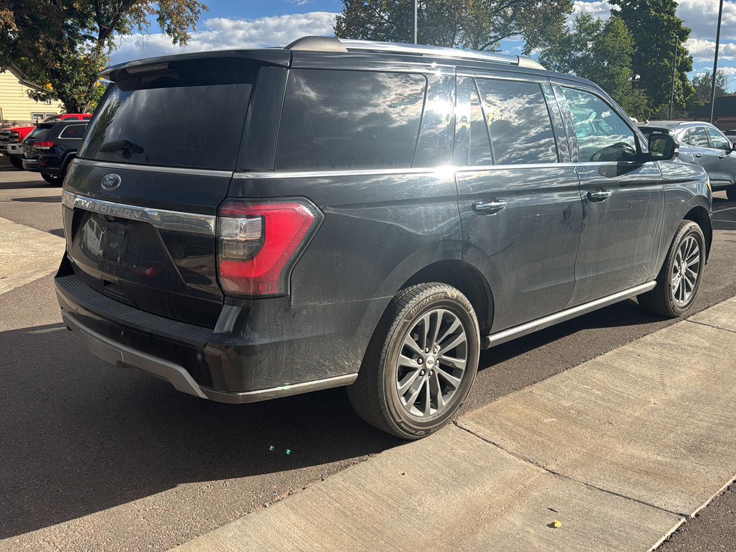 2021 Ford Expedition Limited photo 2