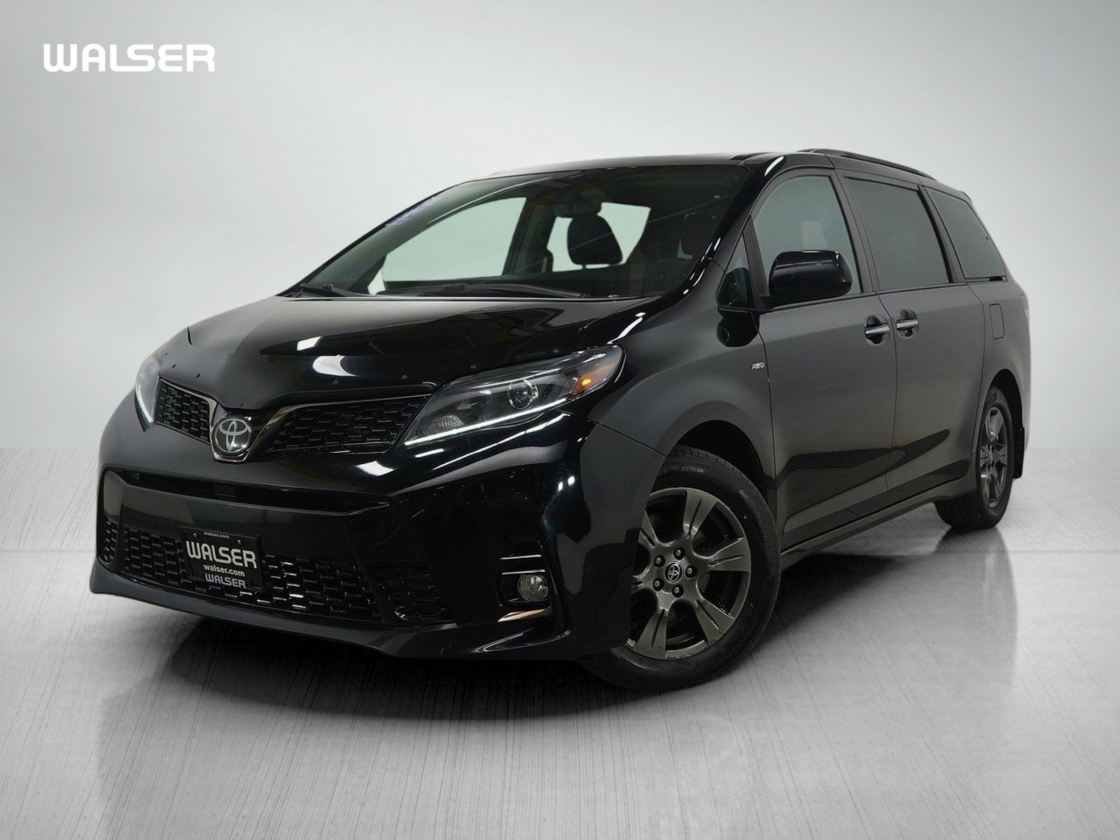 2020 Toyota Sienna SE V6's photo