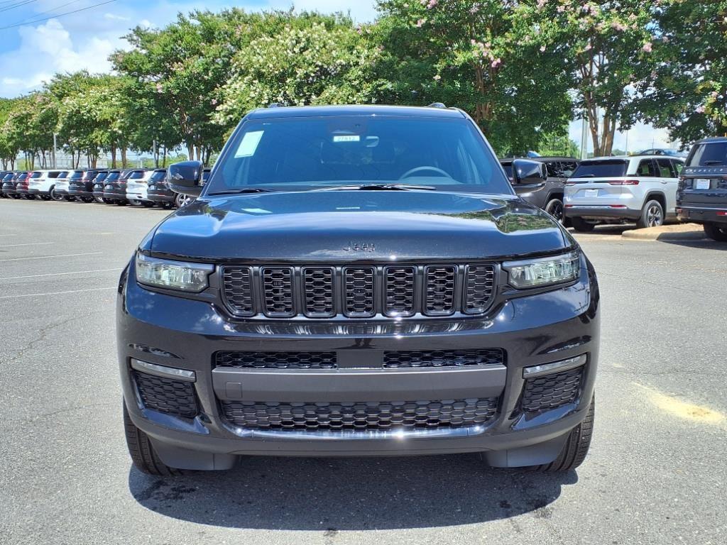 2025 Jeep Grand Cherokee Limited photo 2