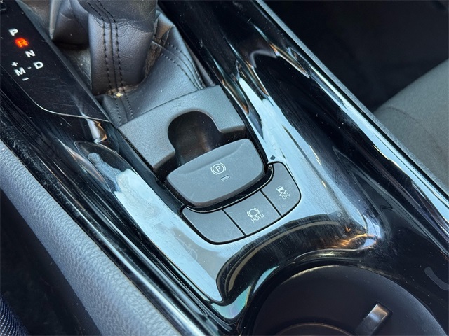 2020 Toyota C-HR XLE photo 21