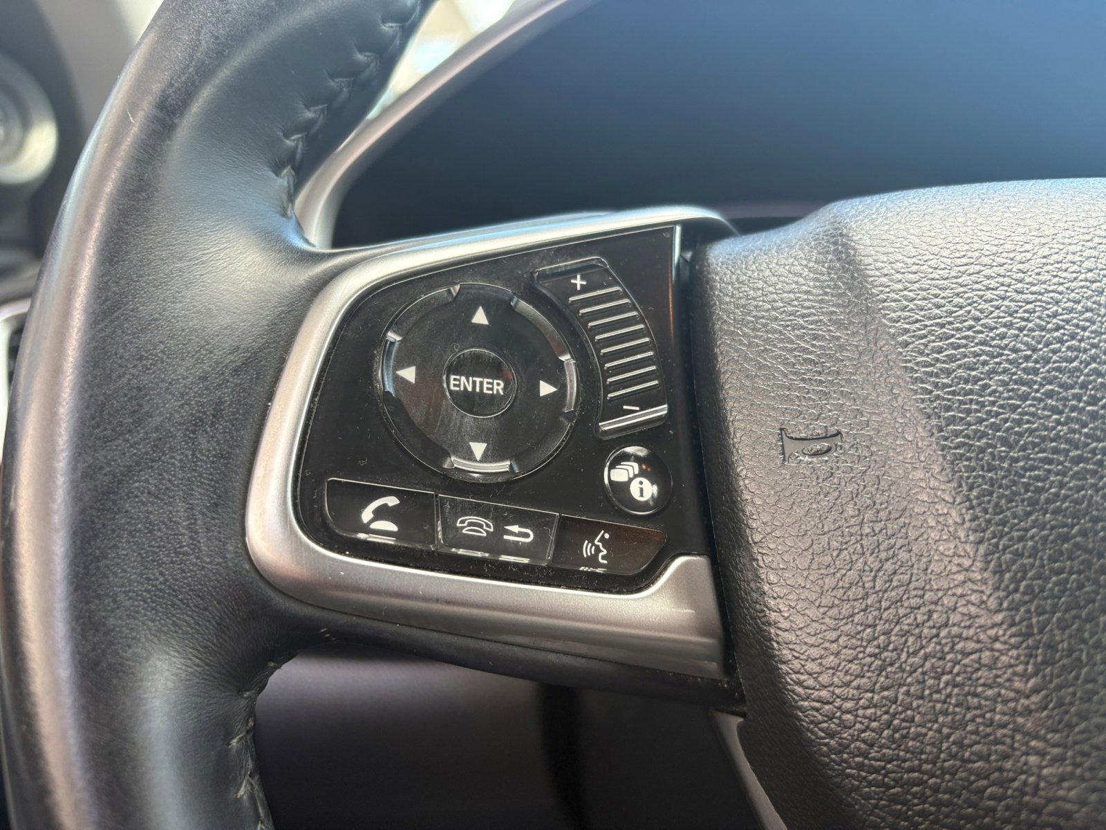 2017 Honda CR-V Touring photo 11