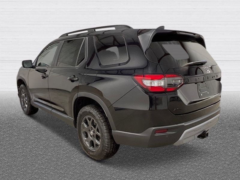 2025 Honda Pilot TrailSport photo 3