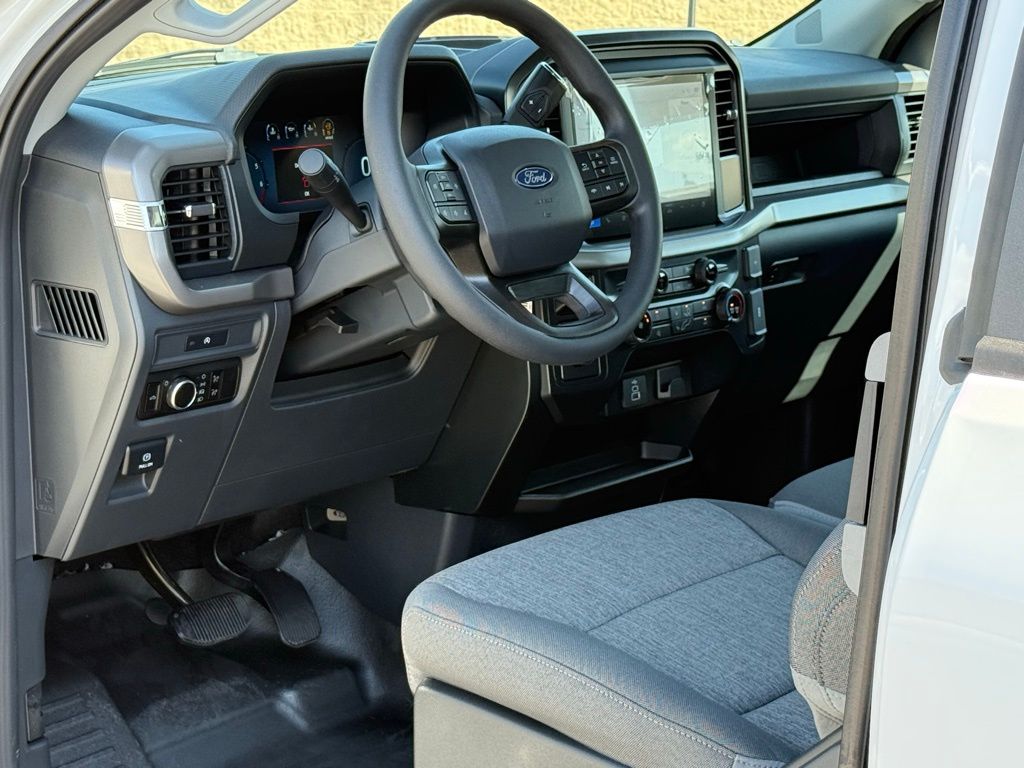 2025 Ford F-150 XL photo 6