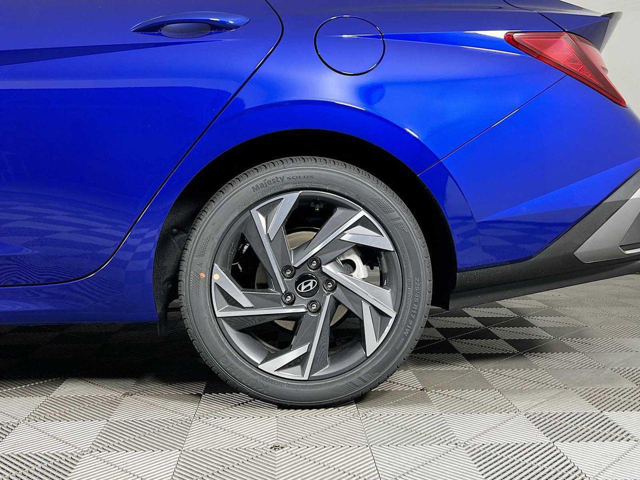2025 Hyundai Elantra SEL Sport photo 16