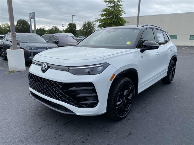 2025 Volkswagen Tiguan SE R-Line Black photo 3