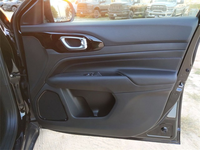 2026 Jeep Compass Latitude Altitude photo 29