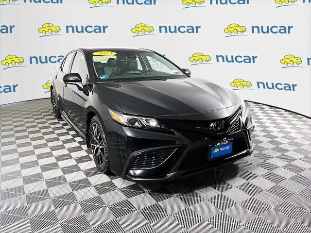 2023 Toyota Camry SE's photo