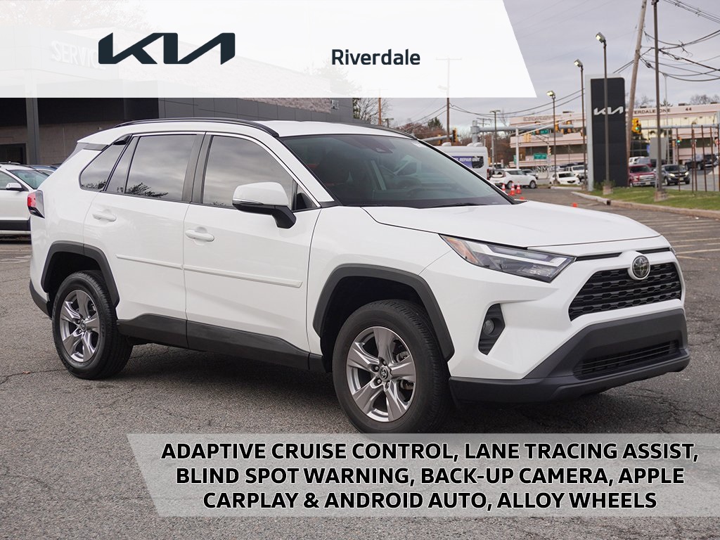 2023 Toyota RAV4 XLE's photo