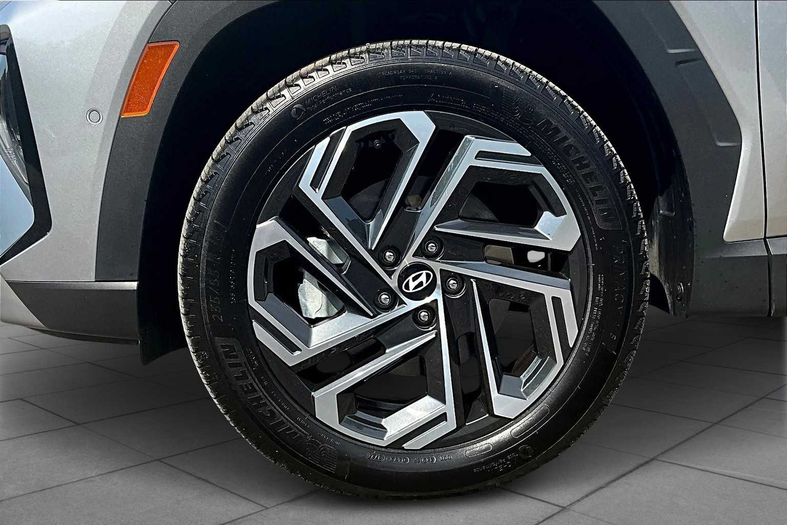 2025 Hyundai Tucson Limited photo 9