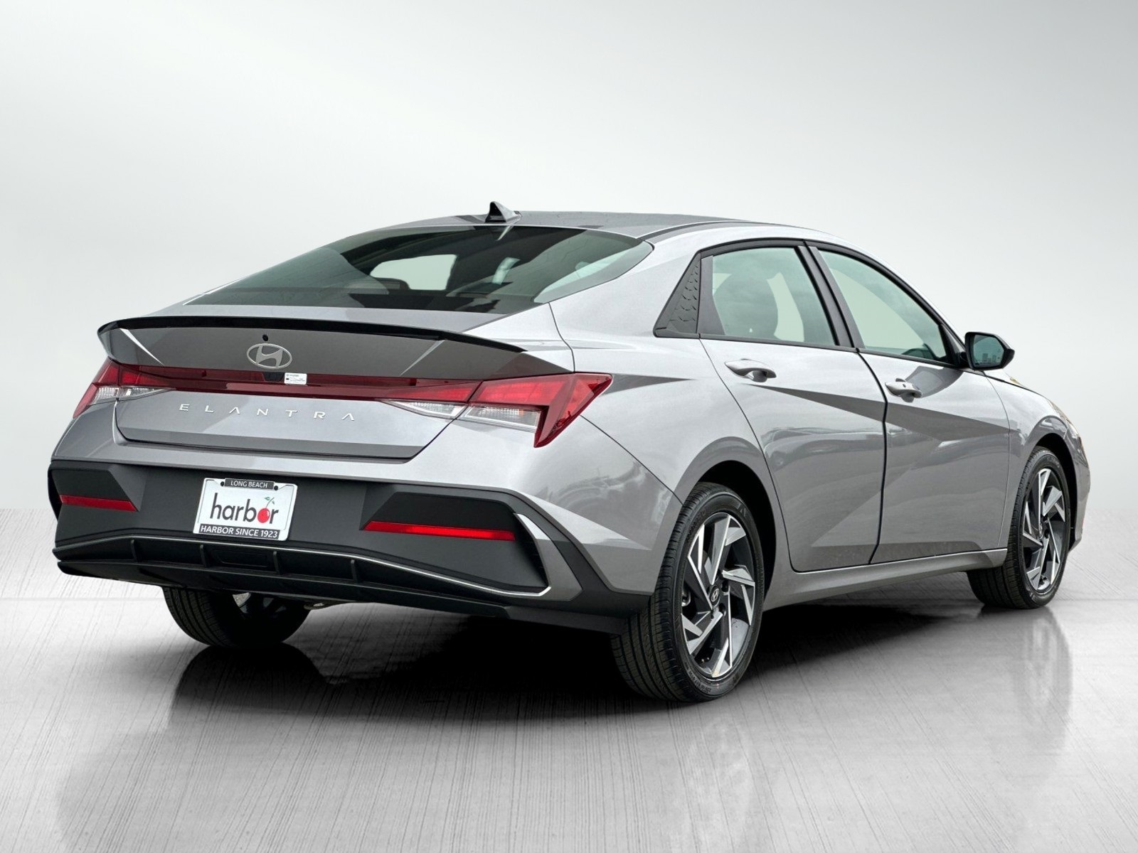 2025 Hyundai Elantra SEL Sport photo 4