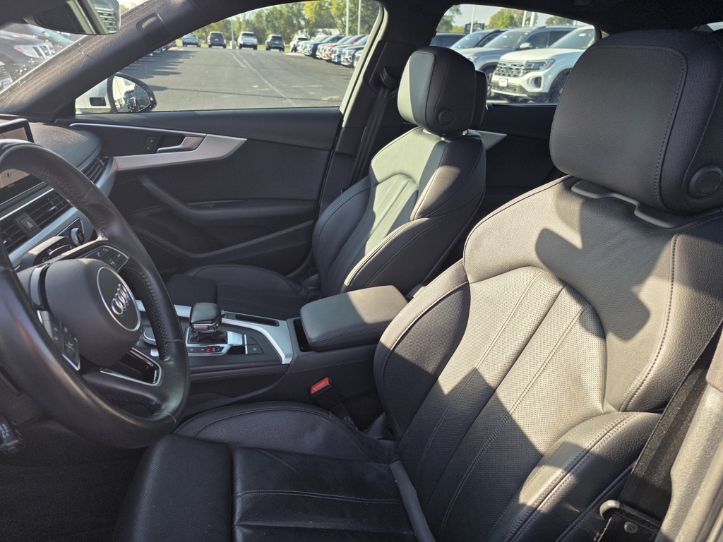 2017 Audi A4 2.0T Prestige Quattro photo 3