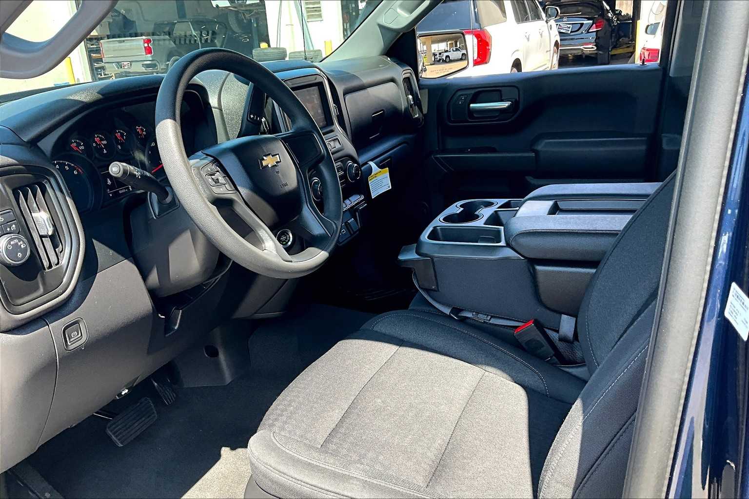 2023 Chevrolet Silverado 1500 Custom photo 15