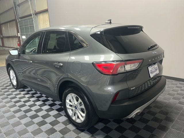 2022 Ford Escape SE photo 3