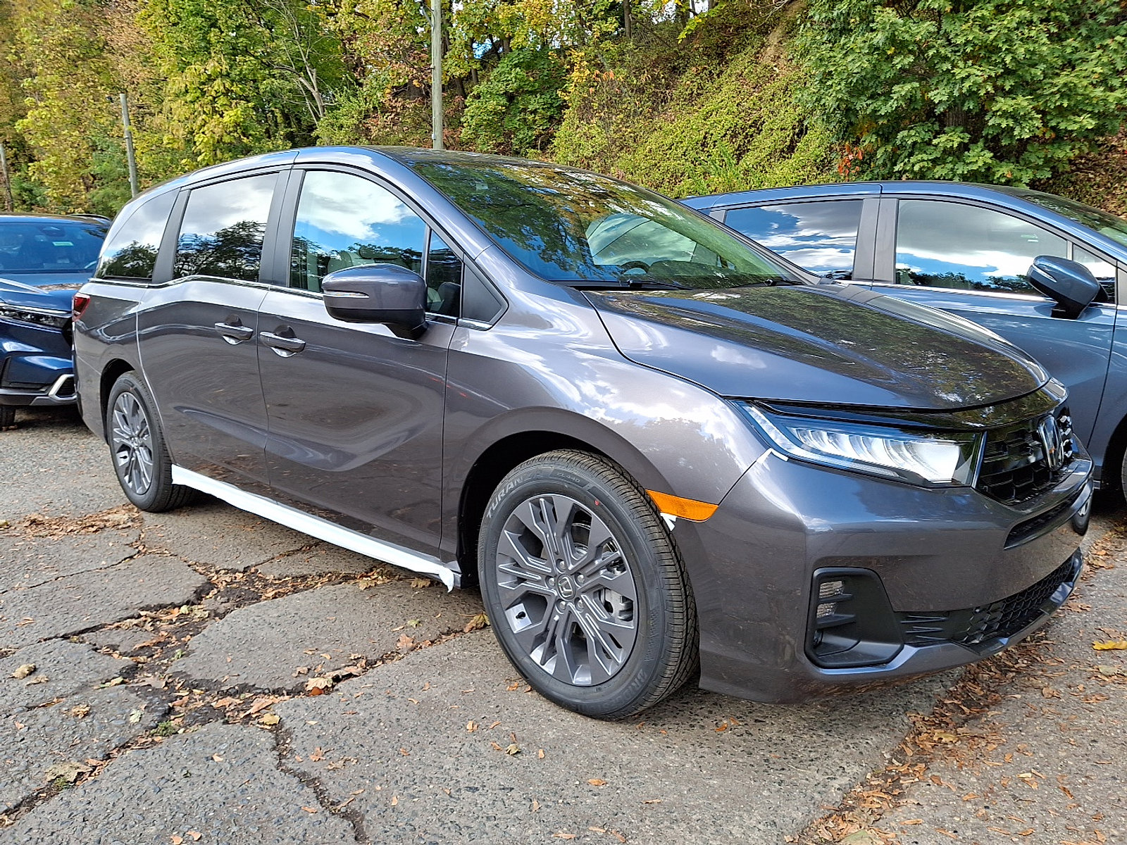 2026 Honda Odyssey Touring photo 2