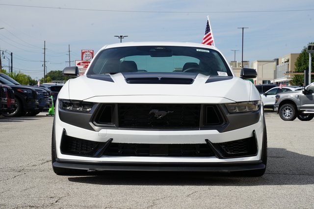 2025 Ford Mustang Dark Horse photo 2