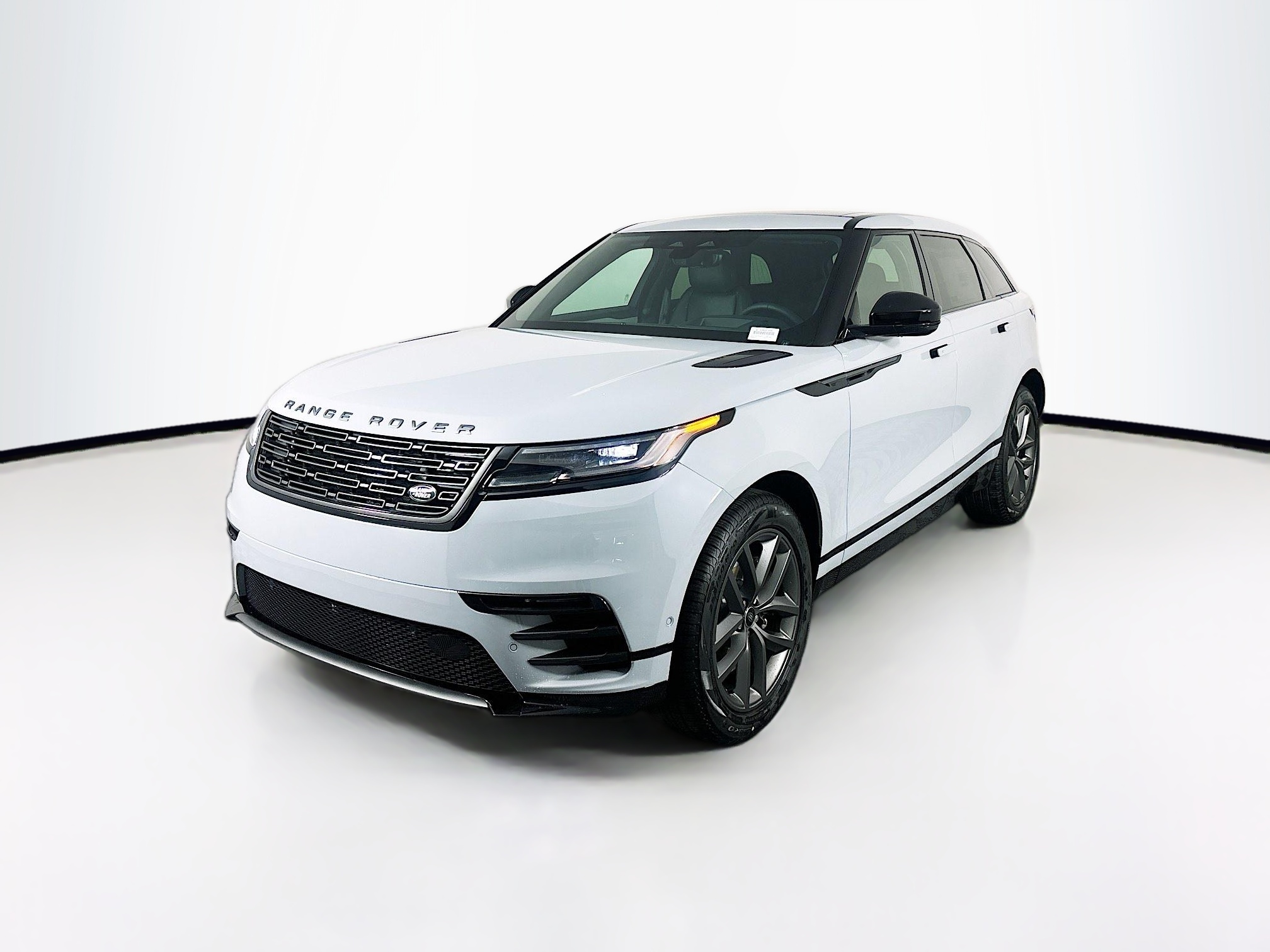 2026 Land Rover Range Rover Velar Dynamic SE's photo
