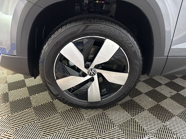 2025 Volkswagen Taos S photo 9
