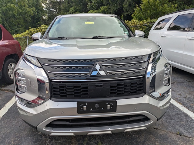 2024 Mitsubishi Outlander SE photo 2