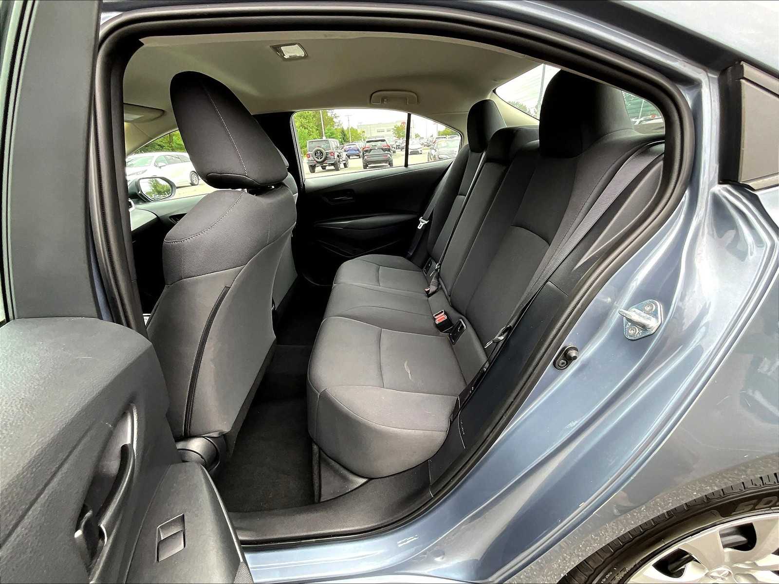 2022 Toyota Corolla LE photo 15