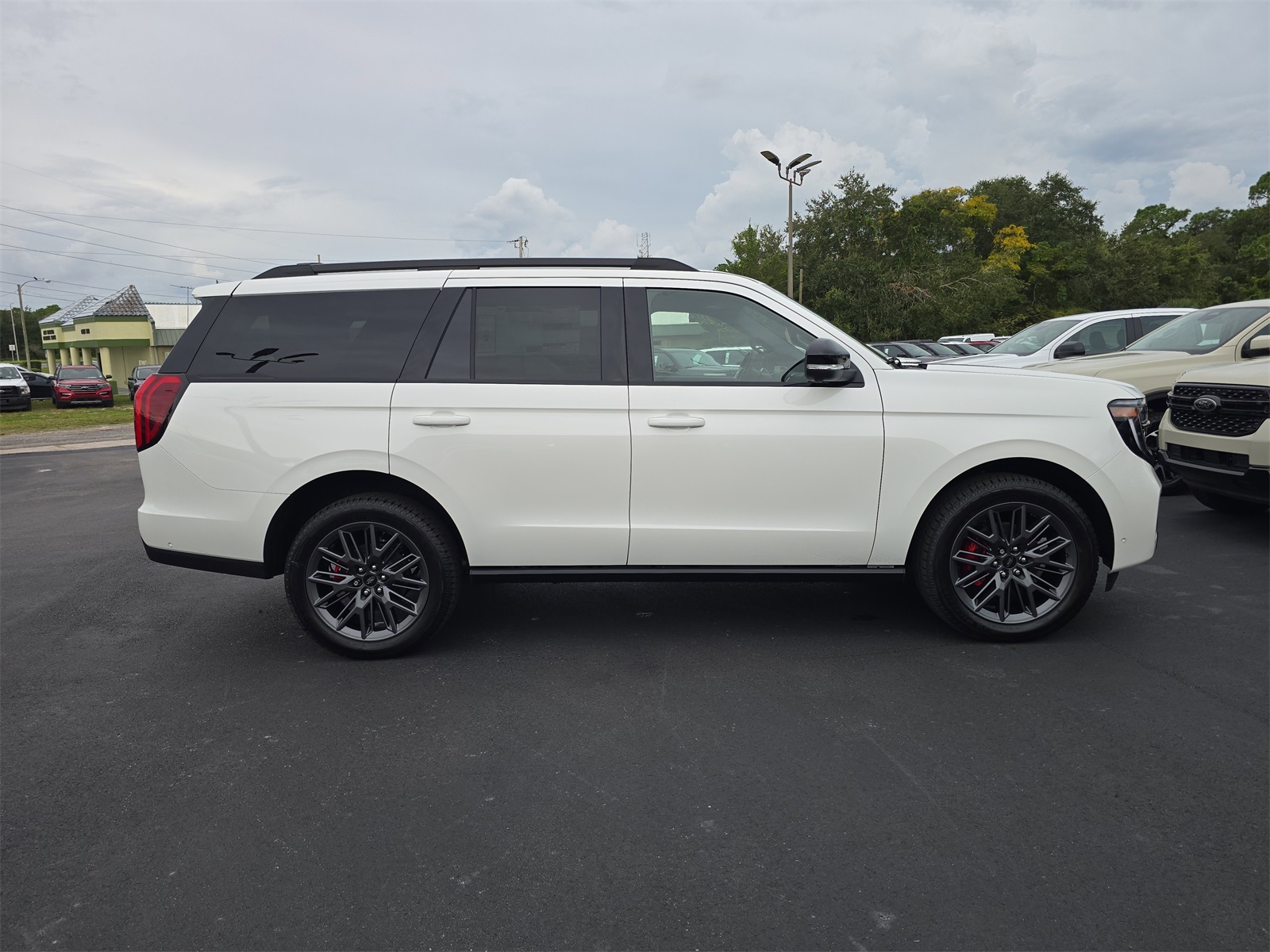 2025 Ford Expedition Platinum photo 2