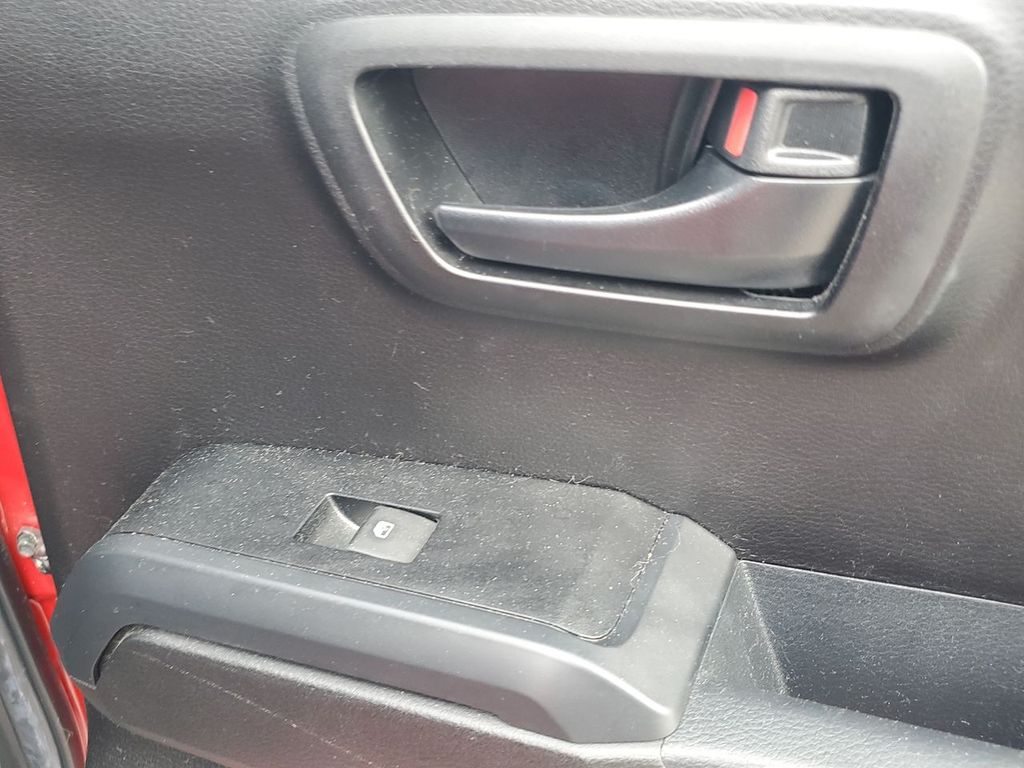 2022 Toyota Tacoma SR5 photo 36