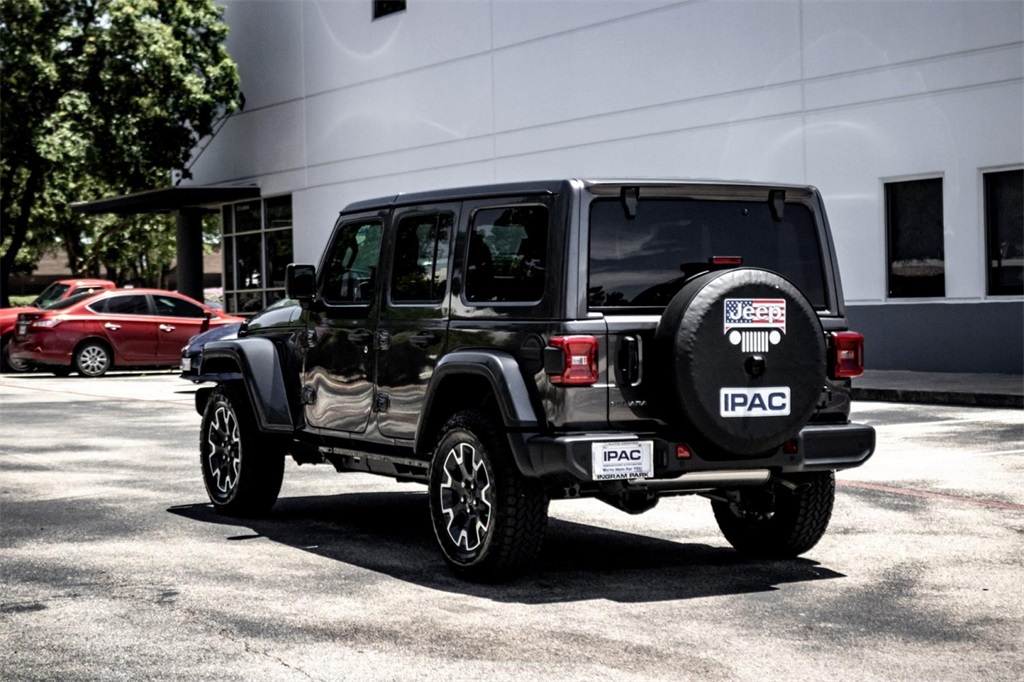 2025 Jeep Wrangler Sahara photo 4