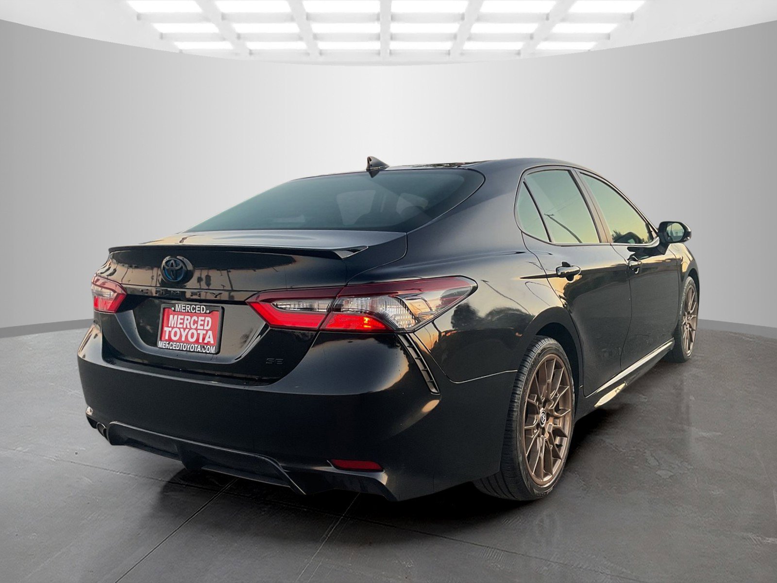 2023 Toyota Camry SE photo 3