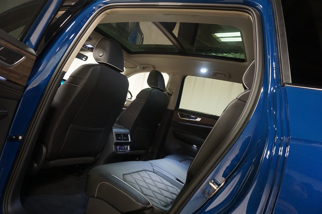 2025 Volkswagen Atlas SEL Premium R-Line photo 33