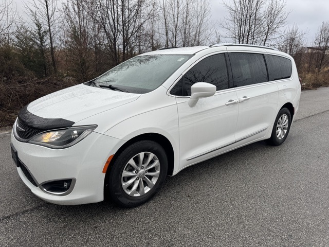 2018 Chrysler Pacifica Touring L's photo