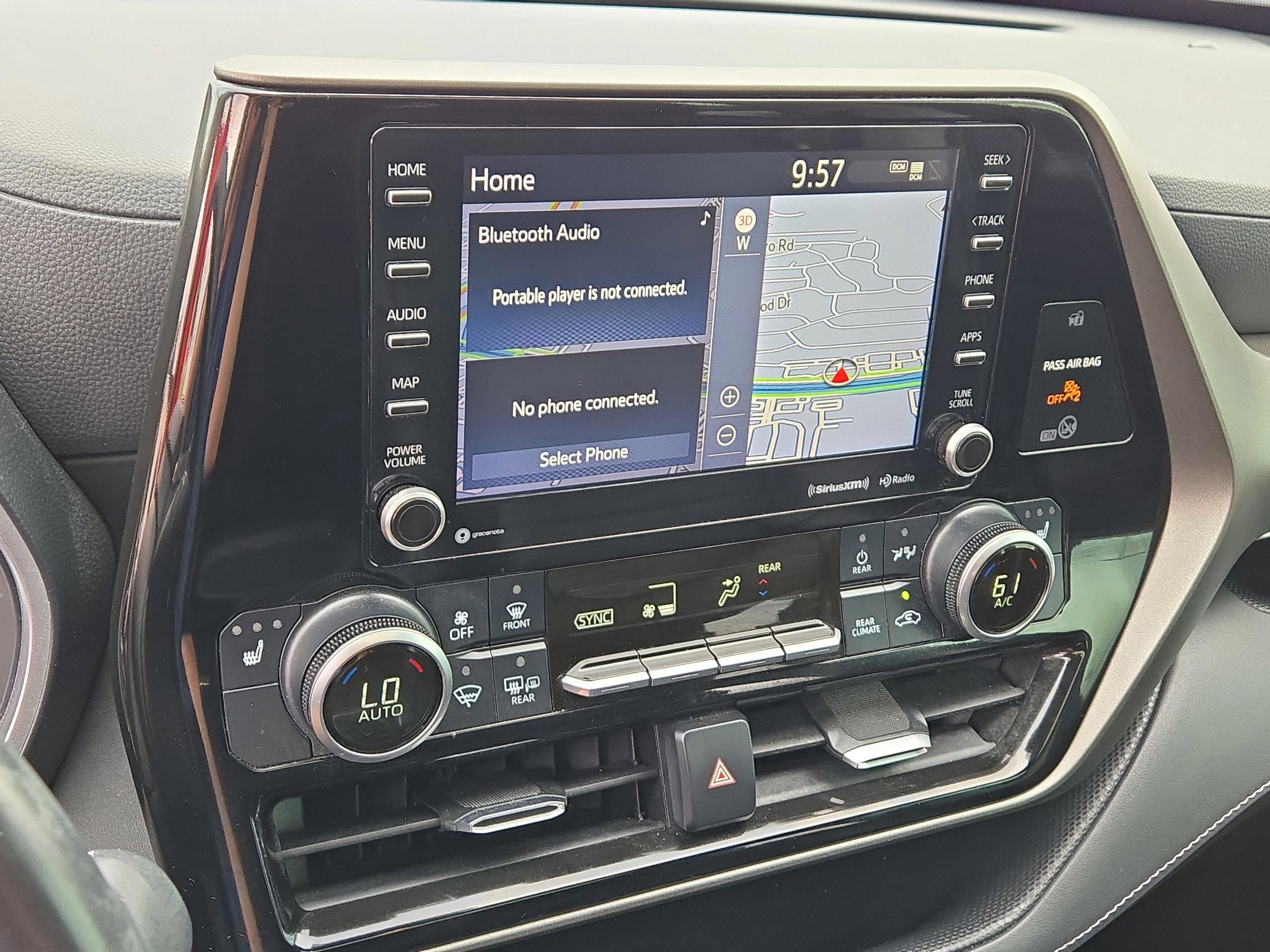 2021 Toyota Highlander XLE photo 24