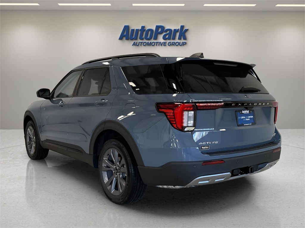 2026 Ford Explorer photo 4