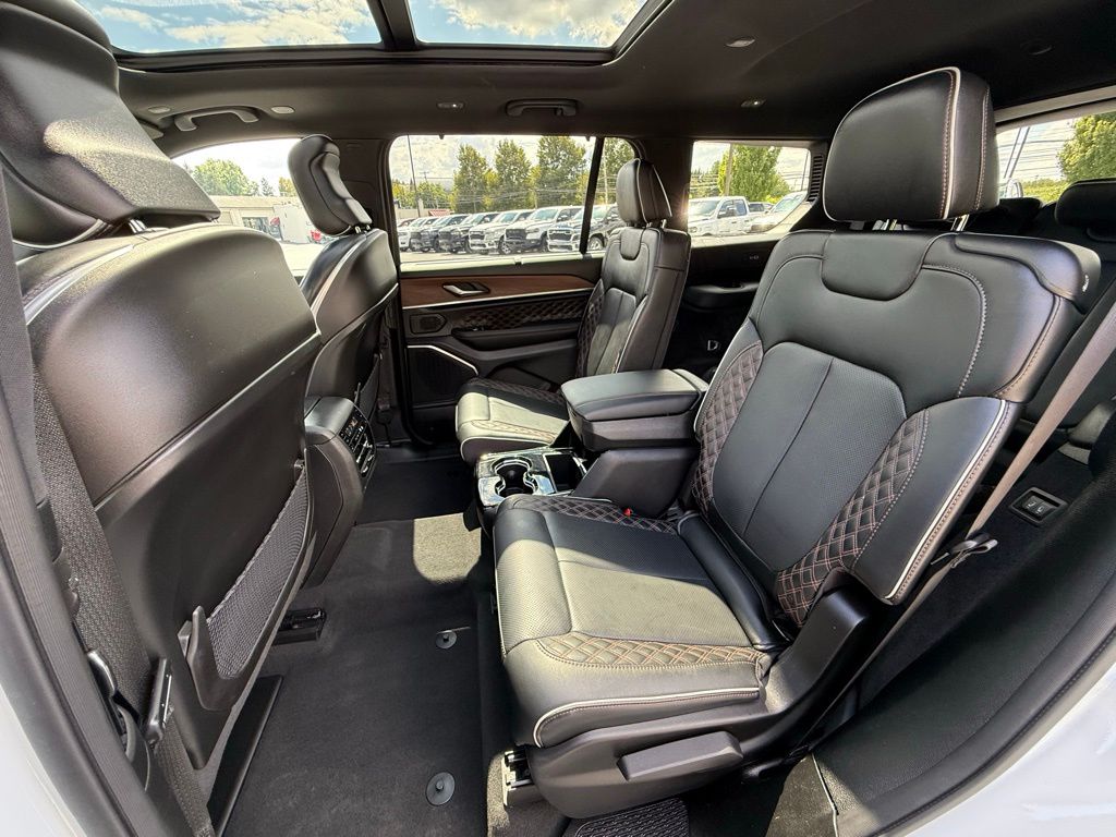 2024 Jeep Grand Cherokee L Summit photo 29